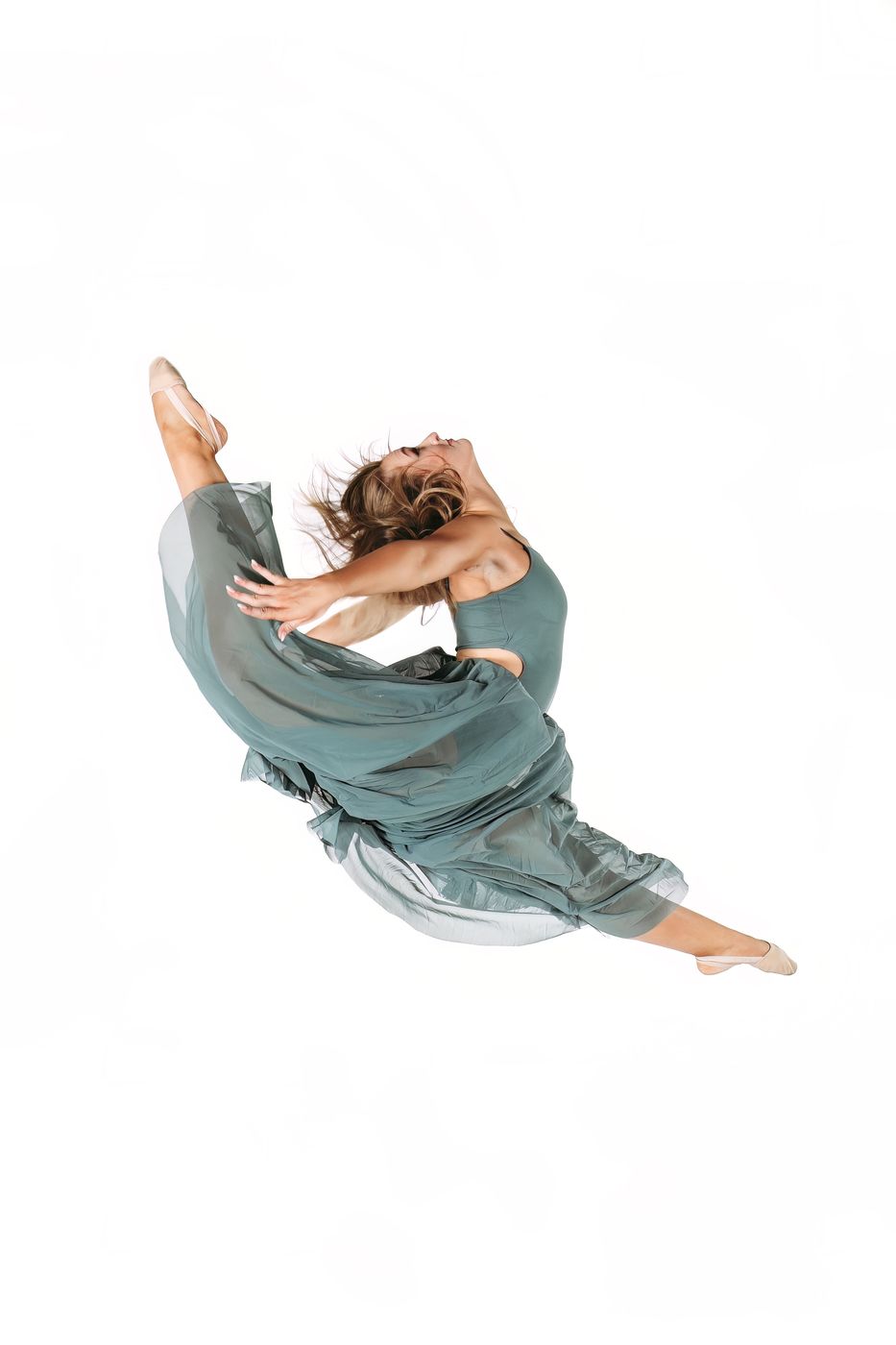 Ella performing contemporary